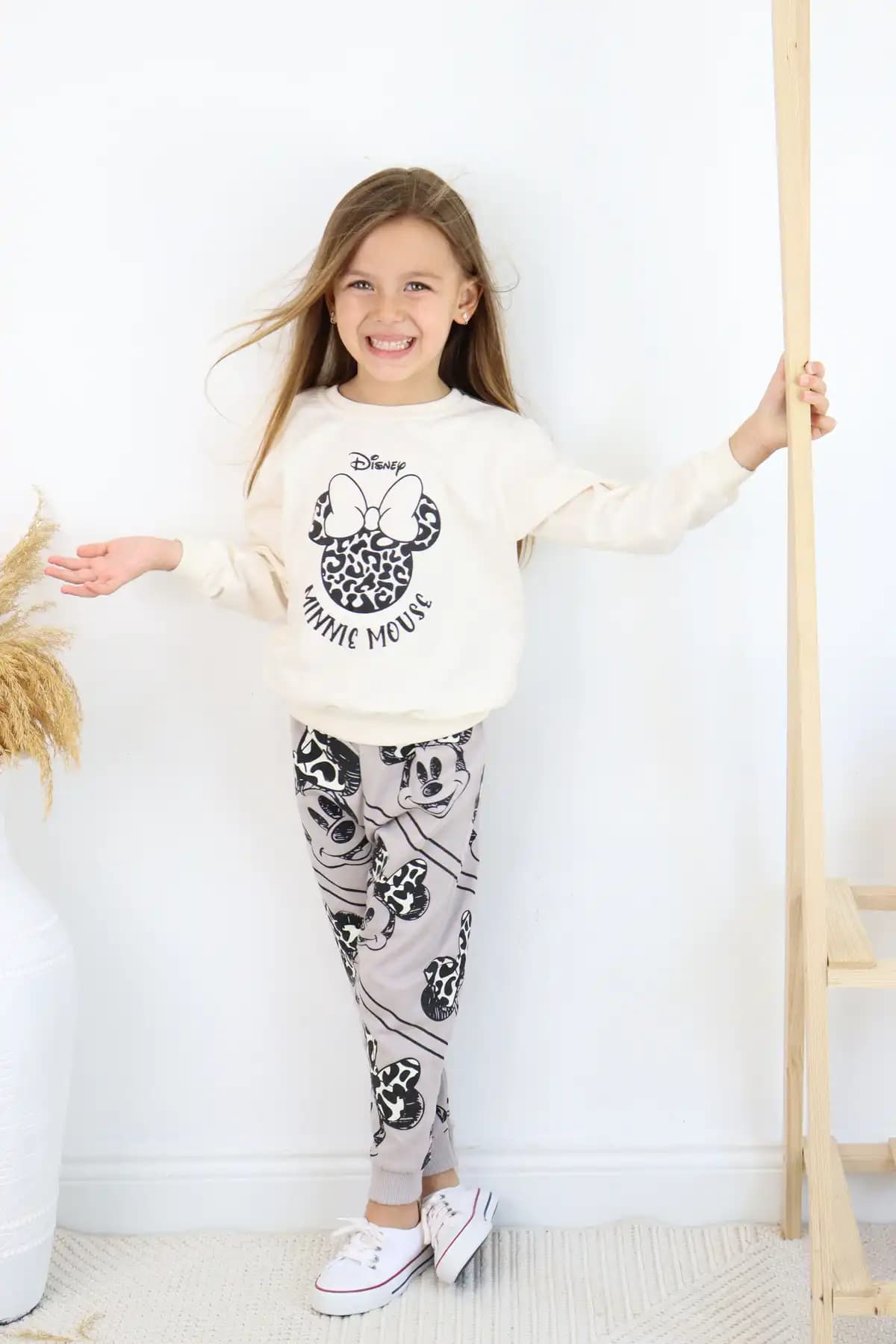 Kız Çocuklar İçin Güncel ve Konforlu Alt ve Üst Giyim Rehberi: Moda Trendleri ve Stil İpuçları