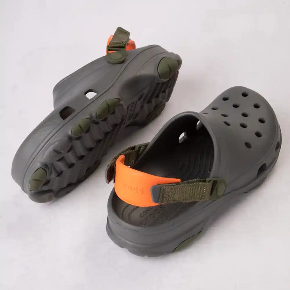 Klasik All Terrain Crocs: Çok Yönlü Kullanım ve Üstün Konfor Sunan Modern Ayakkabılar