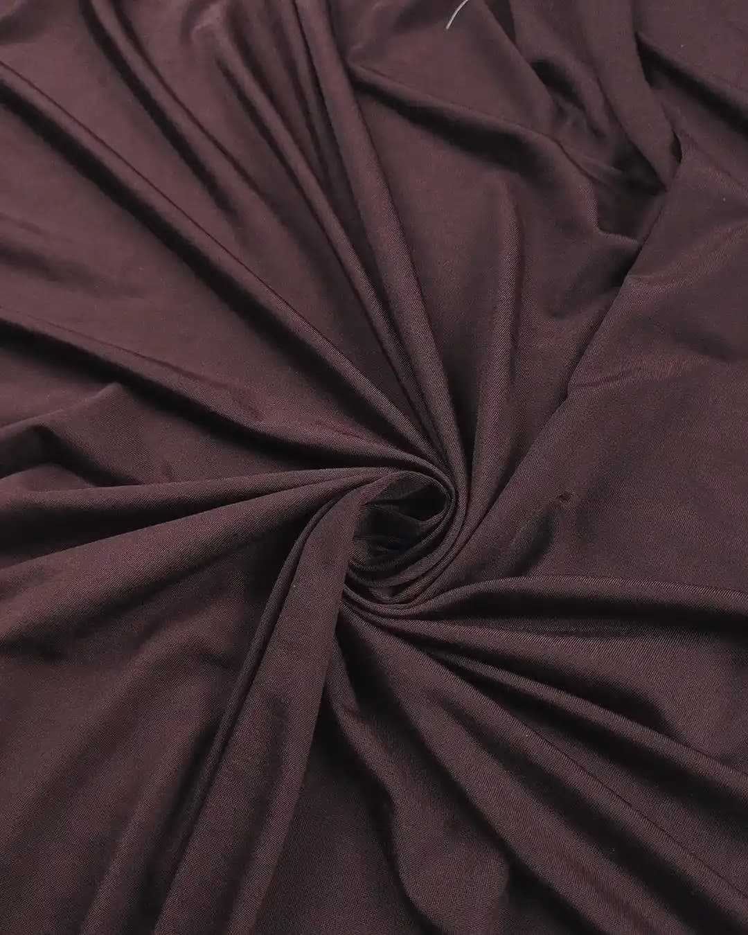 Koyu Bordo Renk: Giyim ve Aksesuar Dünyasında Zarafetin Simgesi ve Moda Trendleri