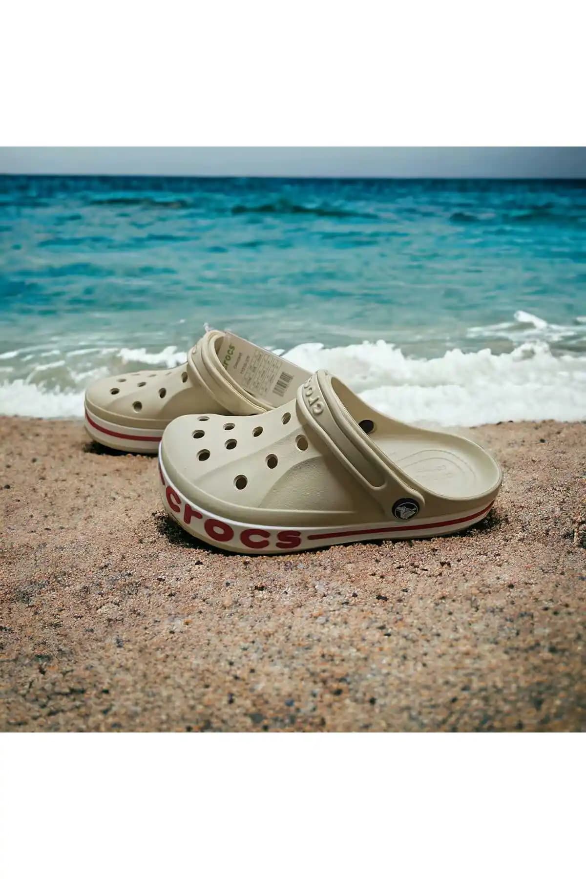 Krem Crocs Modelleri: Konfor ve Şıklığı Bir Arada Sunan Güncel Trendler