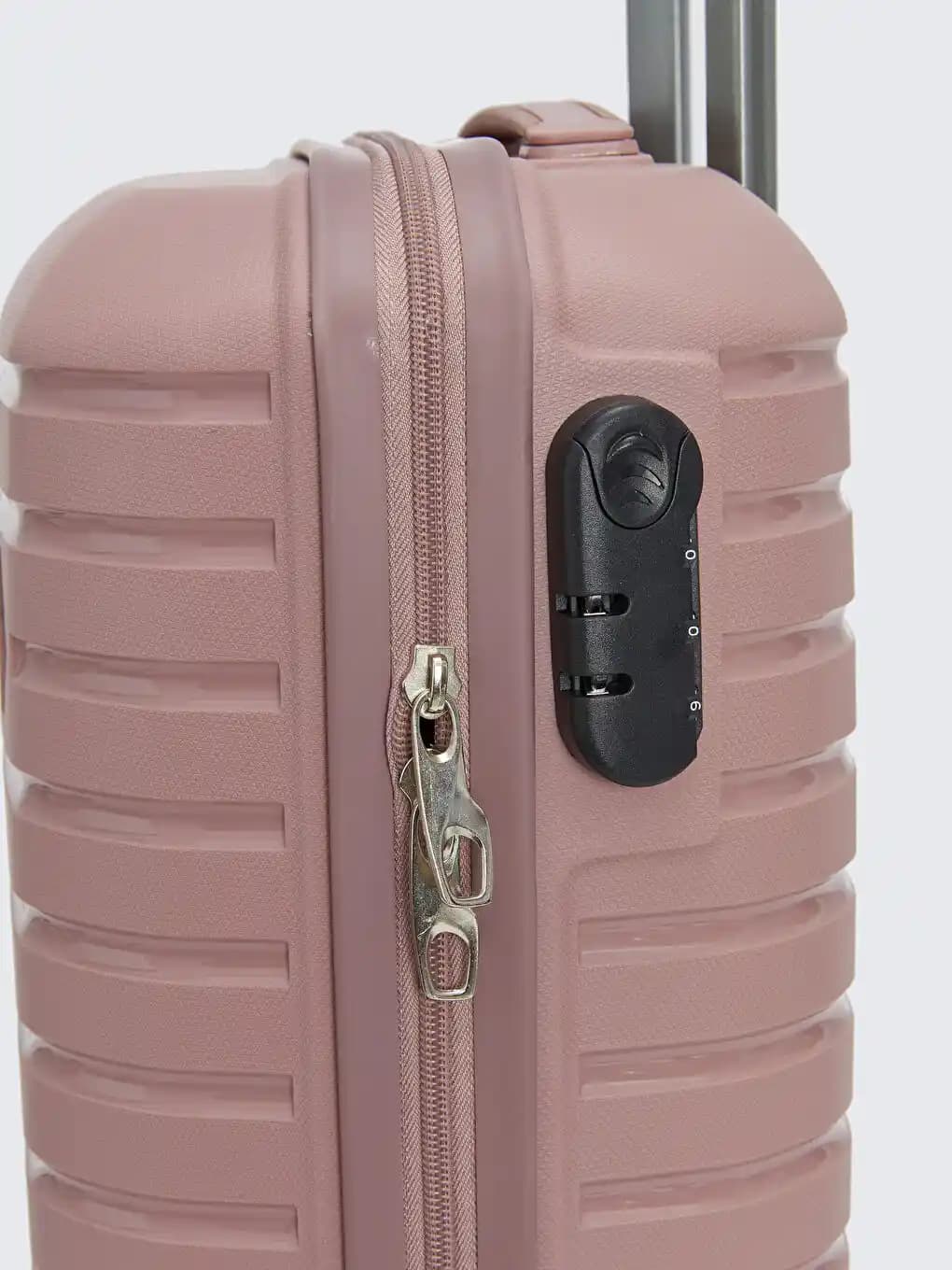 Küçük Boy Valizler: Pratik ve Şık Seyahatler İçin En İyi Seçenekler