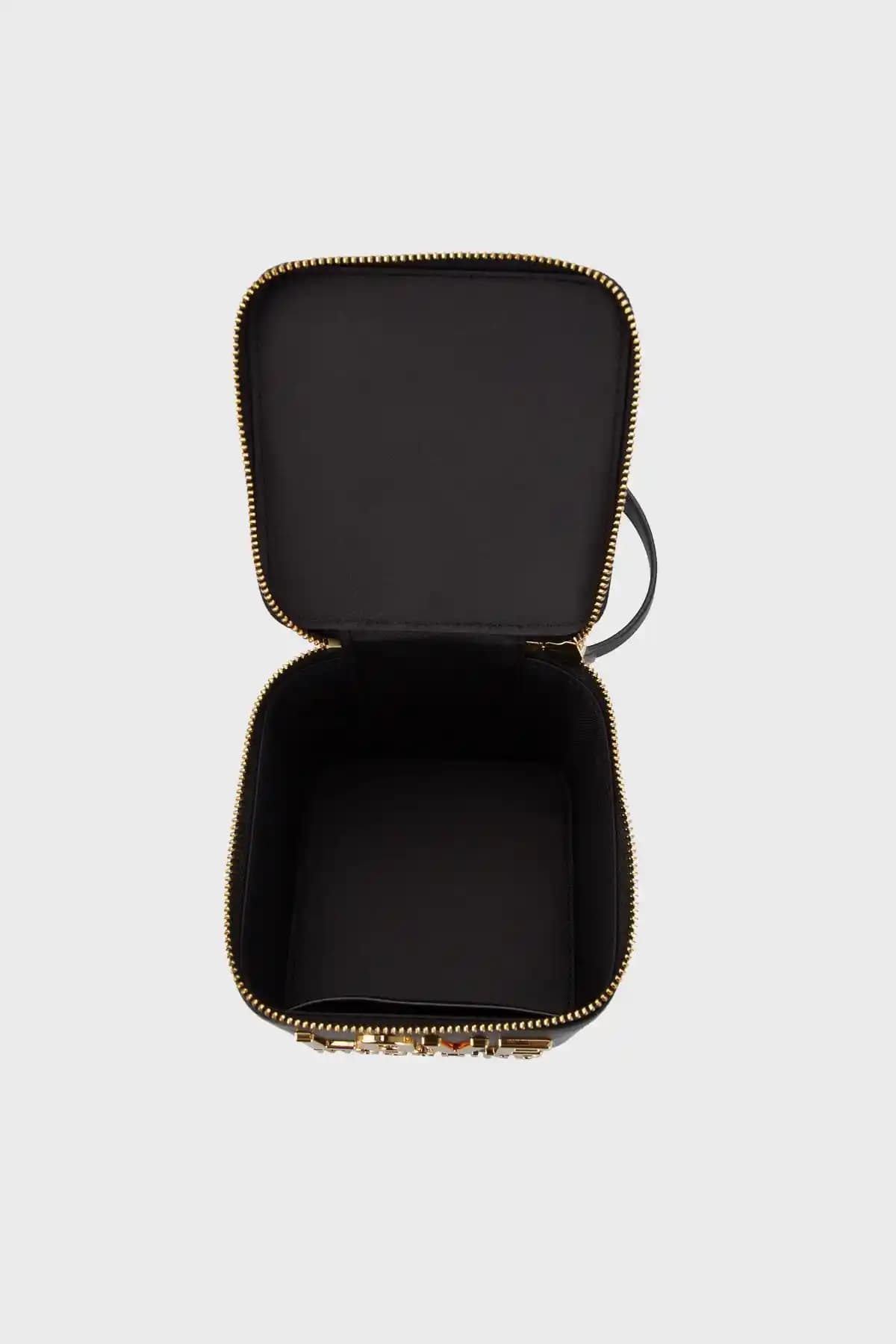 Küp Çanta Modası: Geometrik Tasarımlarla Şıklık ve İşlevsellik Bir Arada