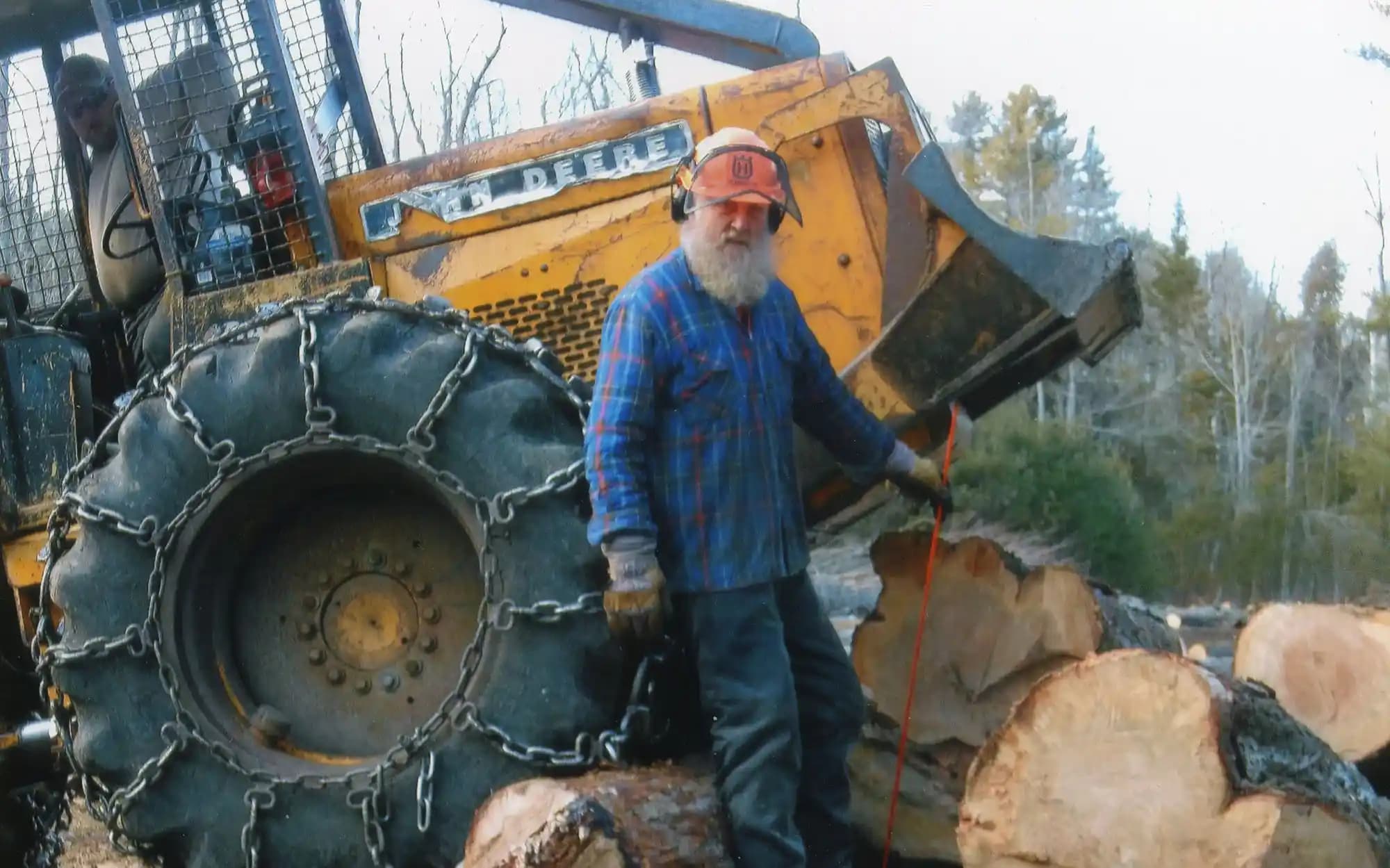 Lumberjack Jackson: Günümüz Moda Dünyasında Doğal ve Rugged Tarzın Temsilcisi