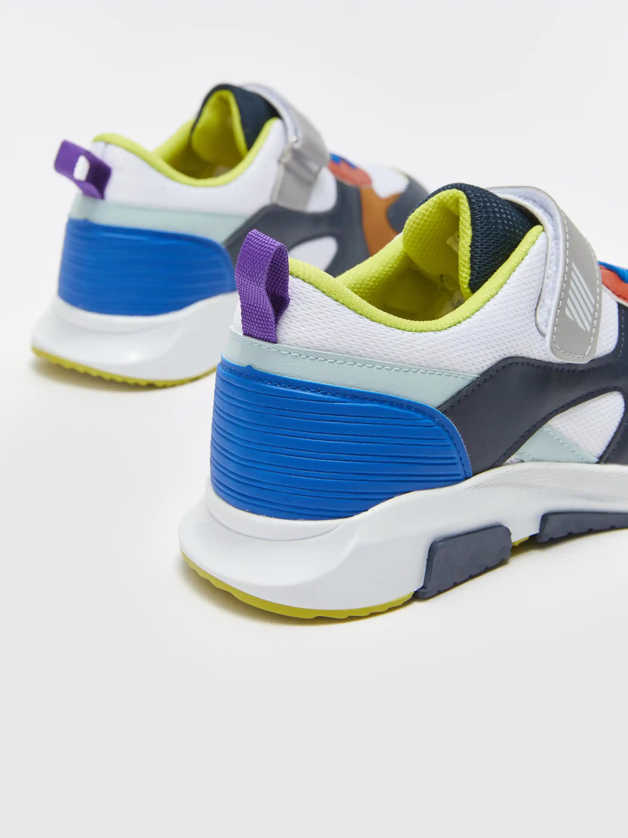 Nike Cırt Cırtlı Ayakkabılar: Günlük Şıklık ve Konfor Sunan Modern Modeller