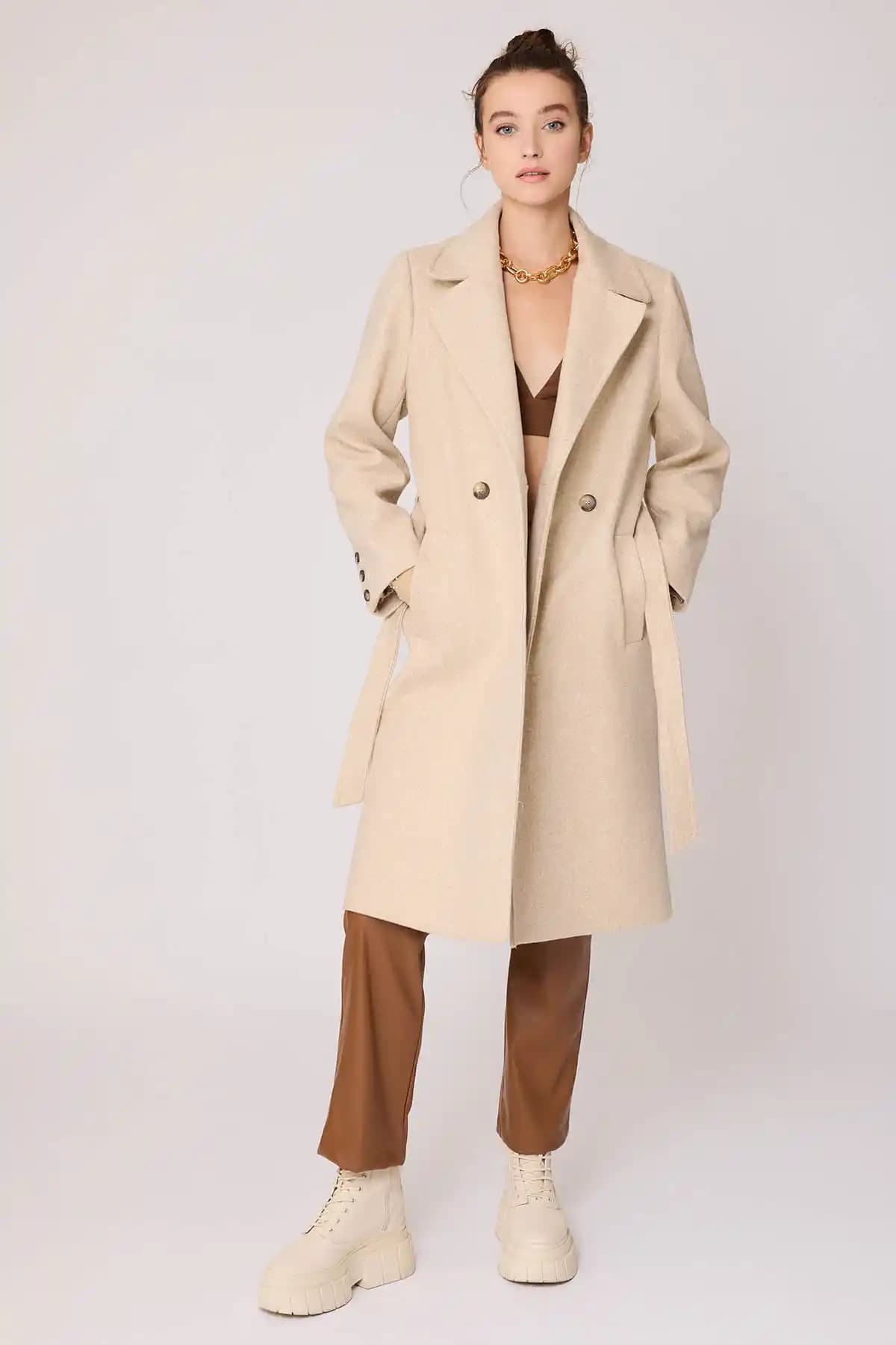 Uzun Kabanların Moda ve İşlevsellikteki Yükselişi Güncel Trendler ve Kombinasyonlar