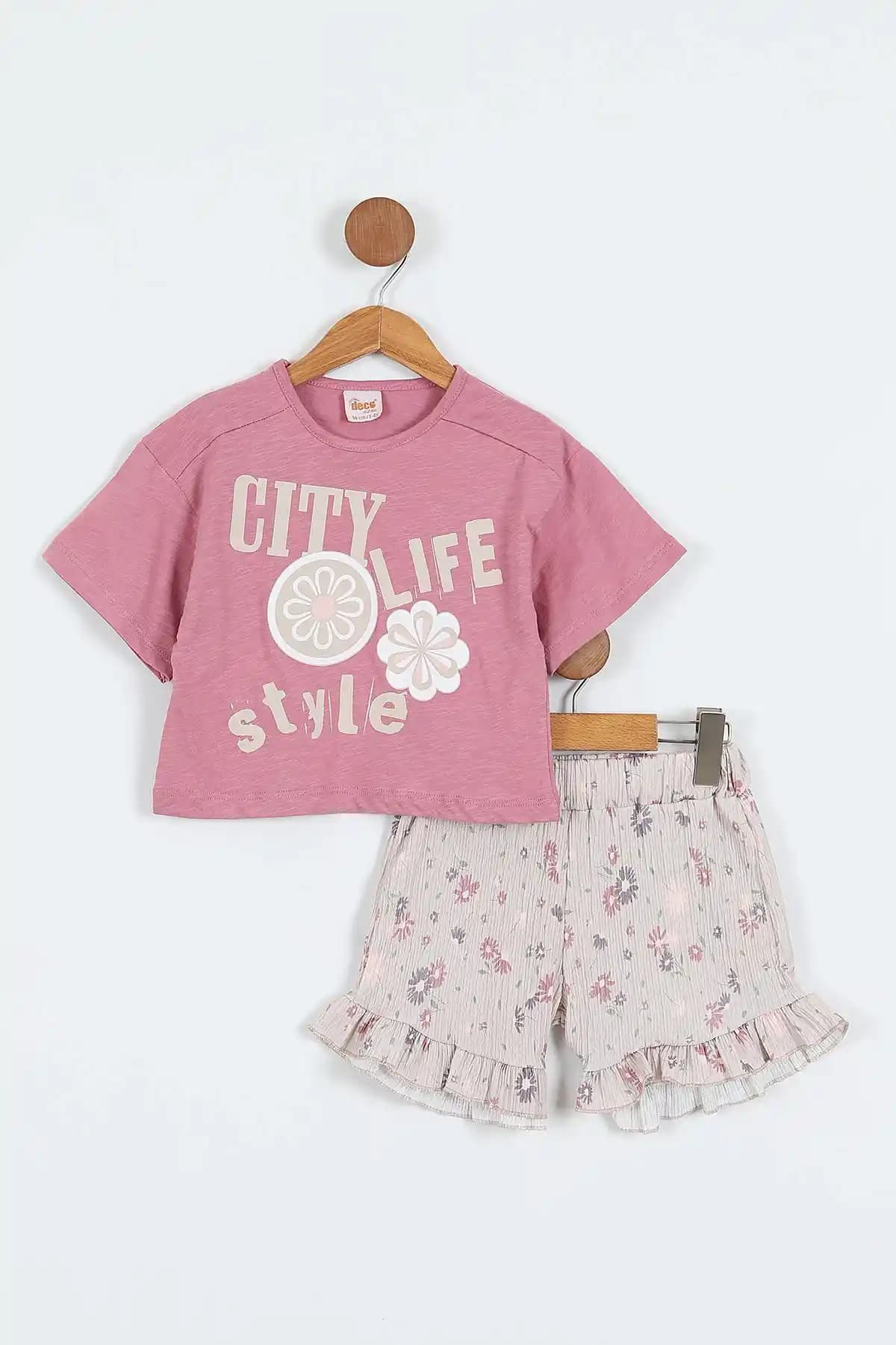 Yazlık Kız Çocuk Takımları: Konforlu ve Şık Yaz Modası Trendleri