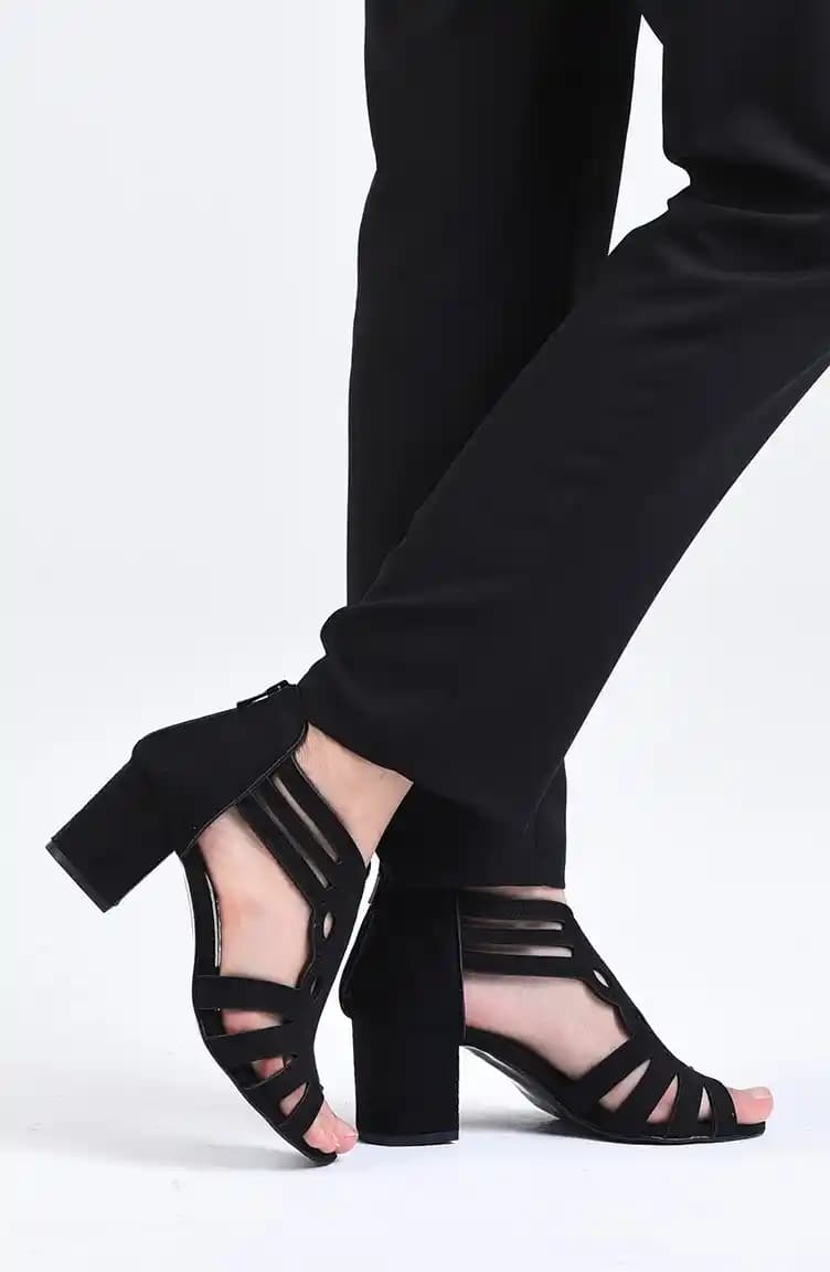 Yazlık Topuklu Ayakkabılar: Trendler, Modeller ve Kombinasyon İpuçları