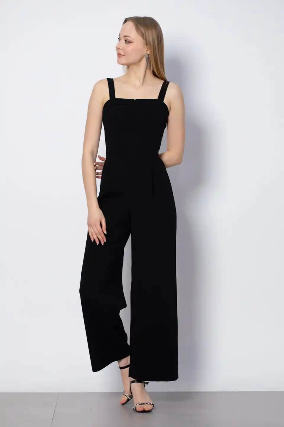 Askılı Tulumlar: Şıklık ve Rahatlığın En Trend Parçası