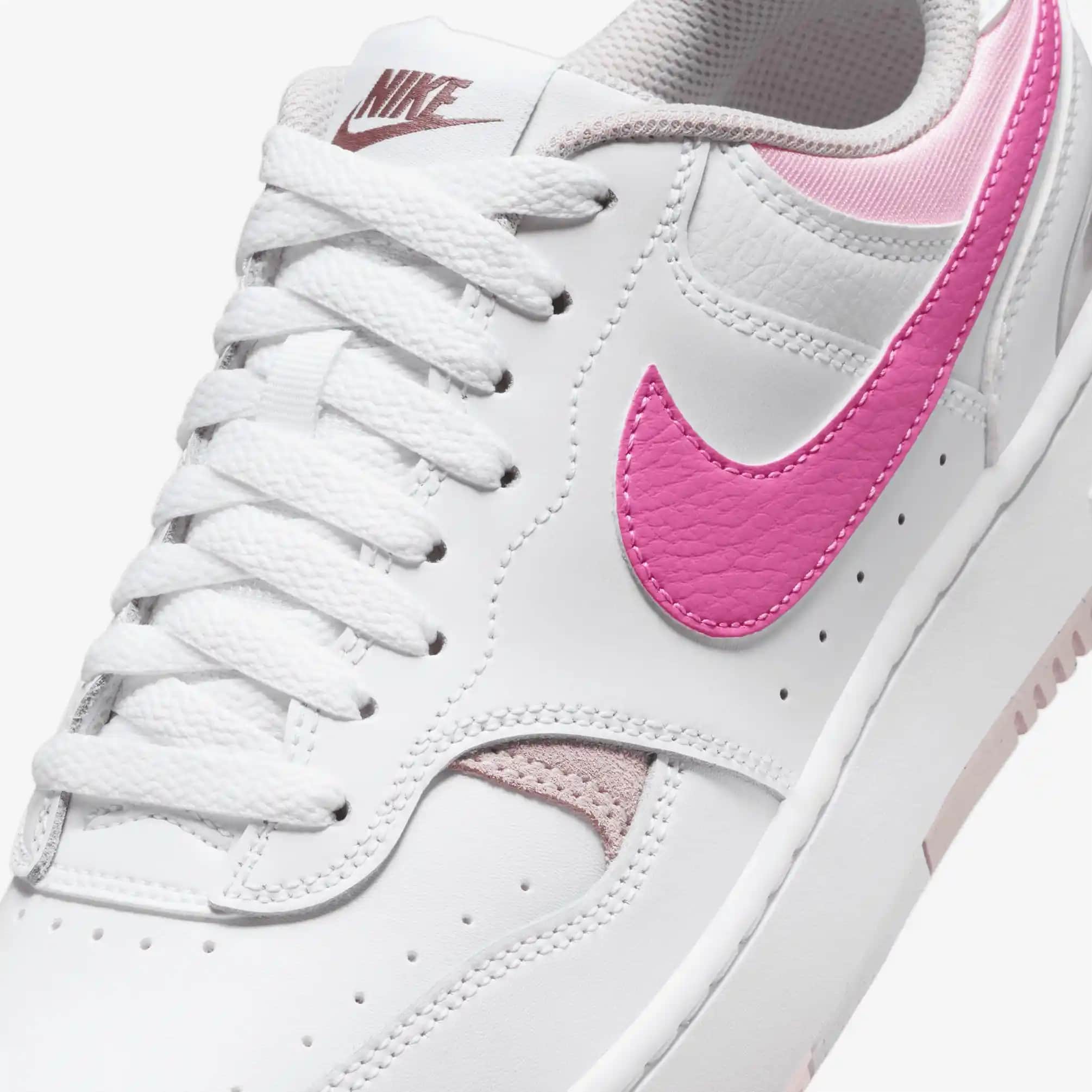 Beyaz ve Pembe Spor Ayakkabılar: Moda ve Konforun Buluştuğu Trend Seçenekler