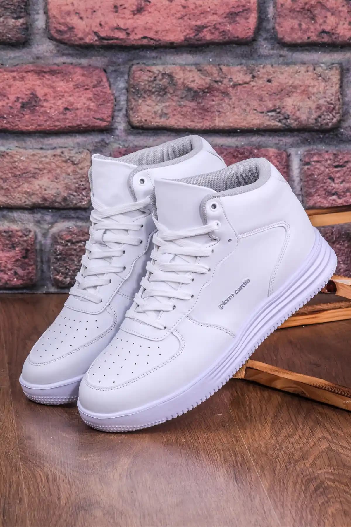 Bilekli Spor Ayakkabılar: Şıklık ve Konforu Bir Arada Sunan Modern Tasarımlar