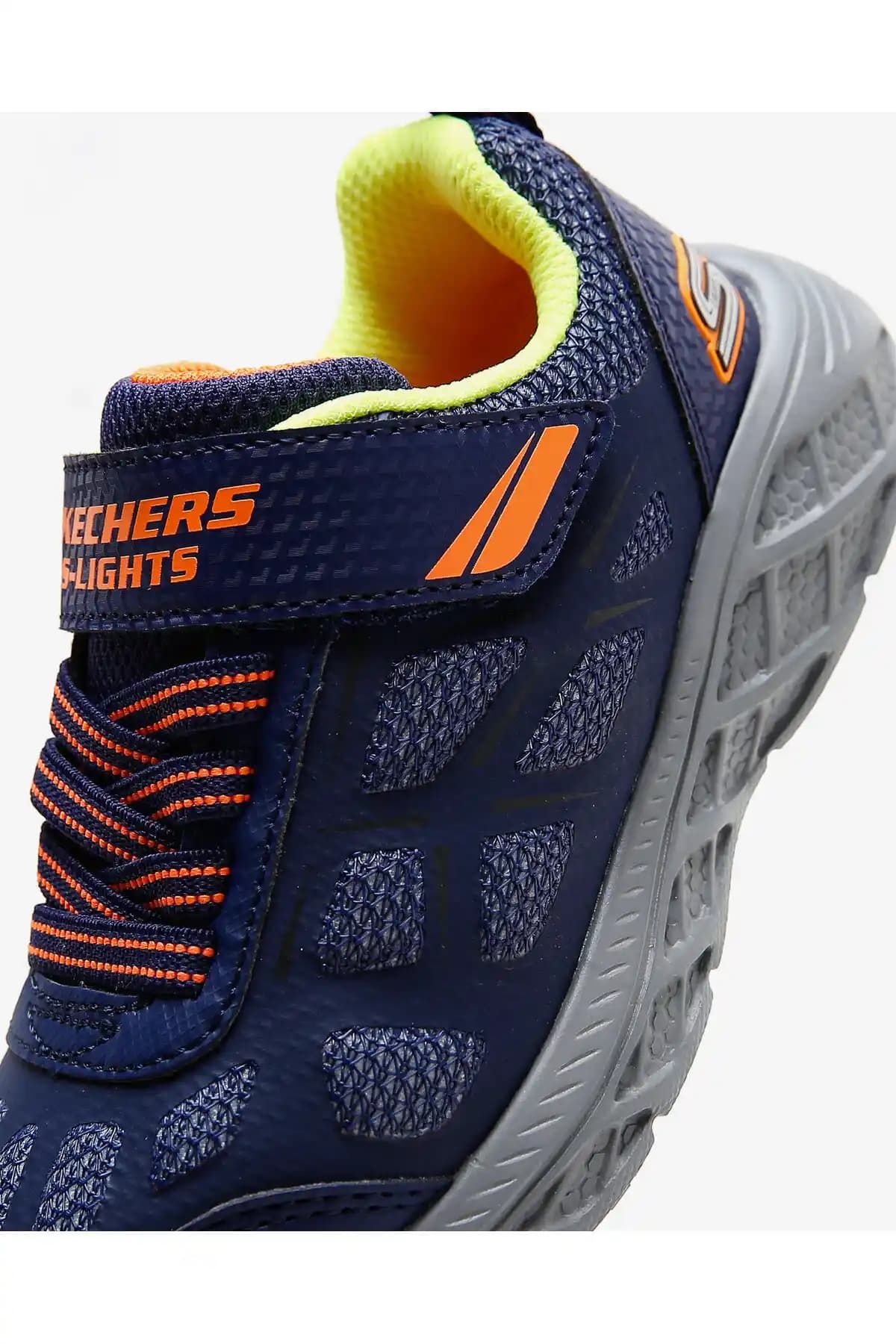 Büyük Erkek Çocuklar İçin Skechers Spor Ayakkabıları: Konfor ve Tarzın Bir Arada Sunulduğu Seçenekler