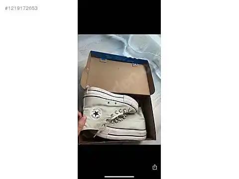 Converse ayakkabılarında orijinallik ve iç etiketi detaylarıyla kalite kontrolü