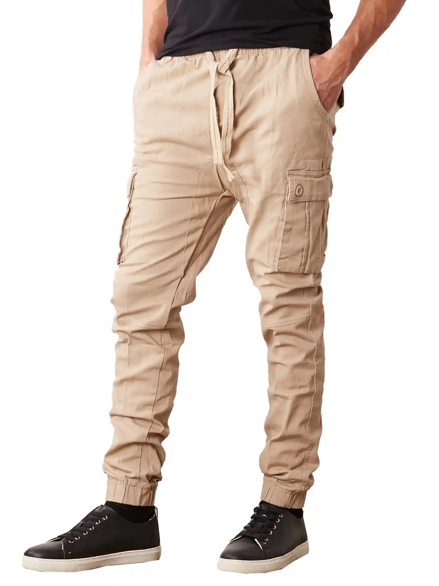 Erkekler İçin Jogger Pantolonlar: Günlük Şıklık ve Konforun Modern Yansıması
