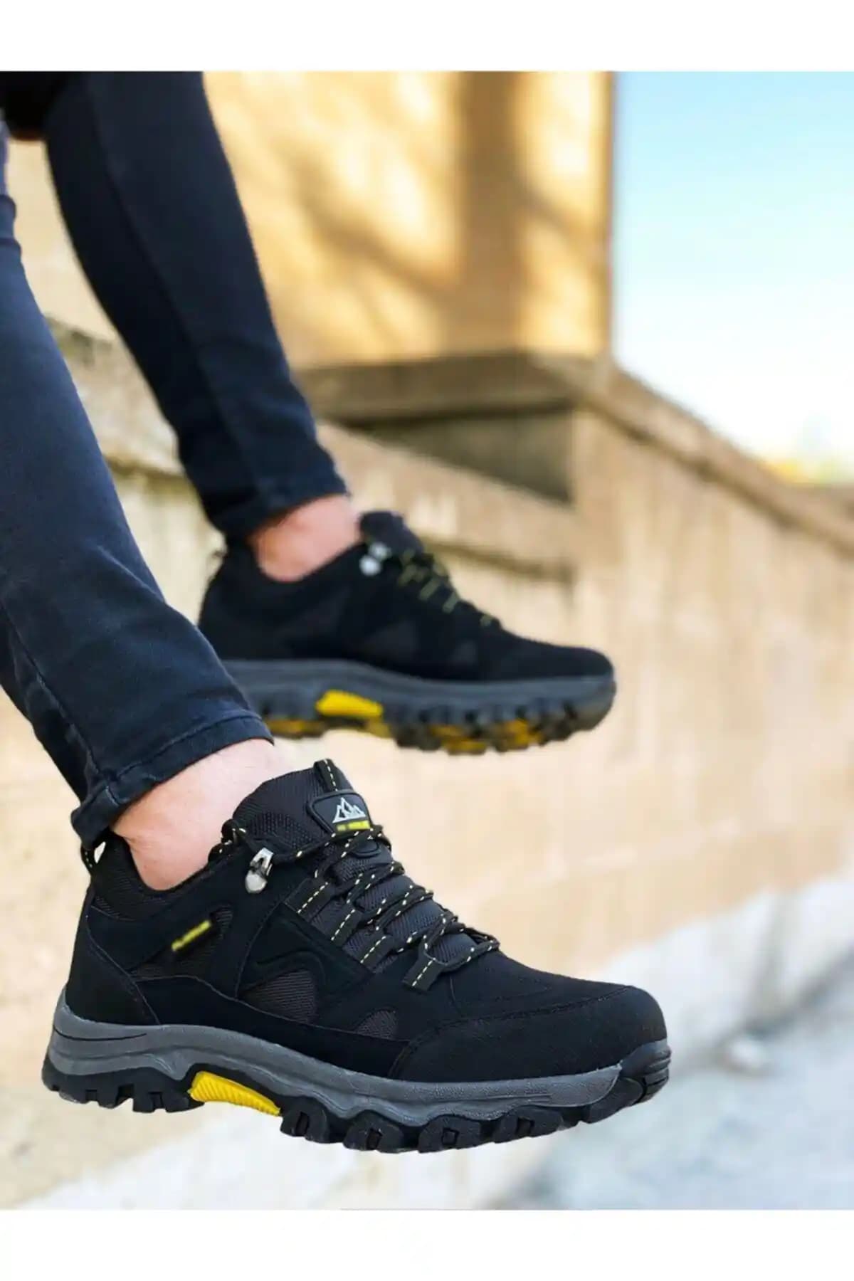 Erkekler İçin Kışlık Sneakers ve Ayakkabı Seçenekleri: Stil ve Konforu Bir Arada Yakalamak