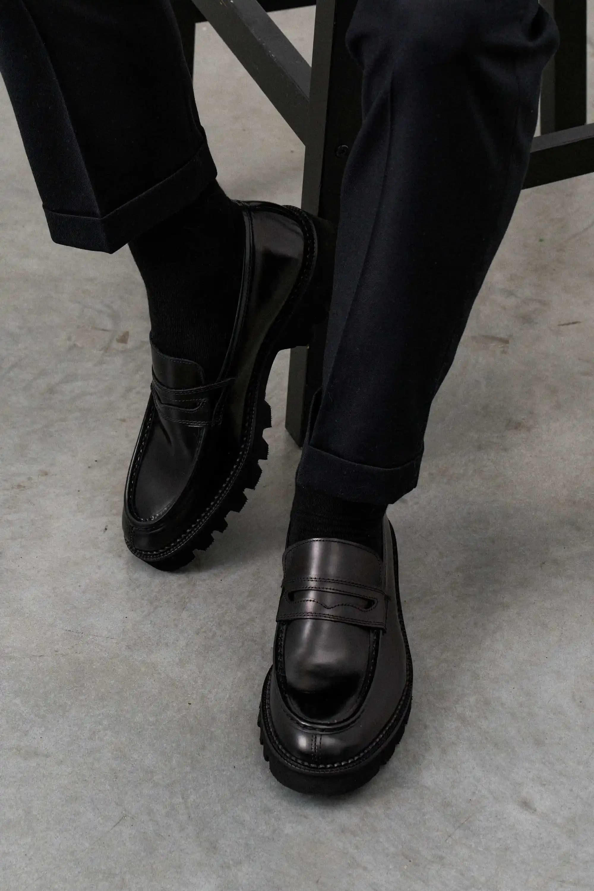 Erkekler İçin Şık ve Konforlu Loafer Modelleri: Tarzınızı Tamamlayan Ayakkabılar