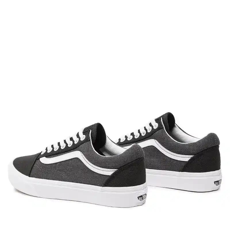 Eski Okul Ayakkabıları: Zamansız Şıklık ve Tarzın Simgesi Analizi ve Kombin Önerileri