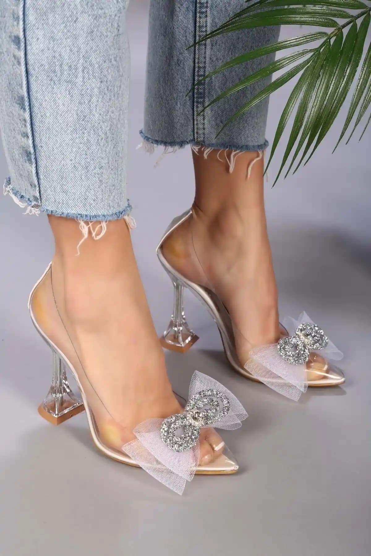 Fiyonklu Topuklu Ayakkabılar ile Şıklığınızı Artırın Kadınlar İçin Moda ve Kombin Rehberi