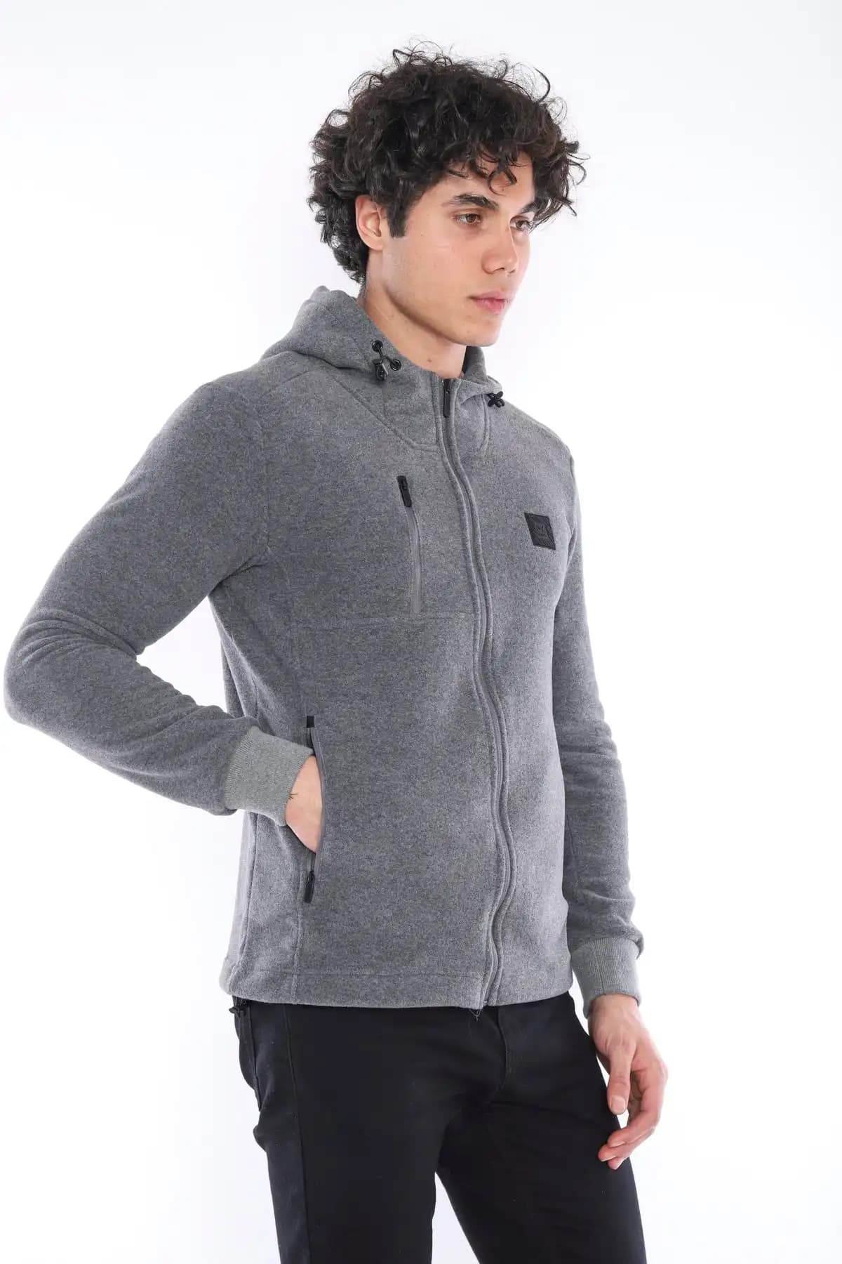 Günlük Şıklık ve Konforu Bir Arada Sunan Spor Polar Ürünleri ve Trendleri