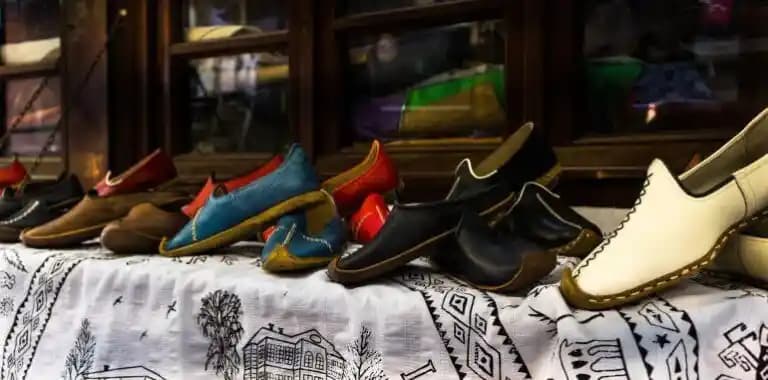 İstanbul’da Ayakkabı Modası ve Trendleri: Giyim ve Aksesuar Seçenekleri