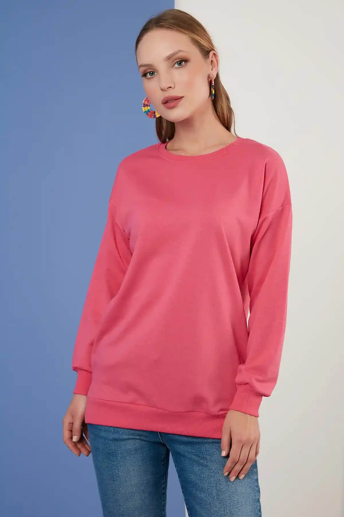 Kadın Sweatshirt Modelleri ve Trendleri: Konfor ve Şıklığın Buluştuğu Nokta