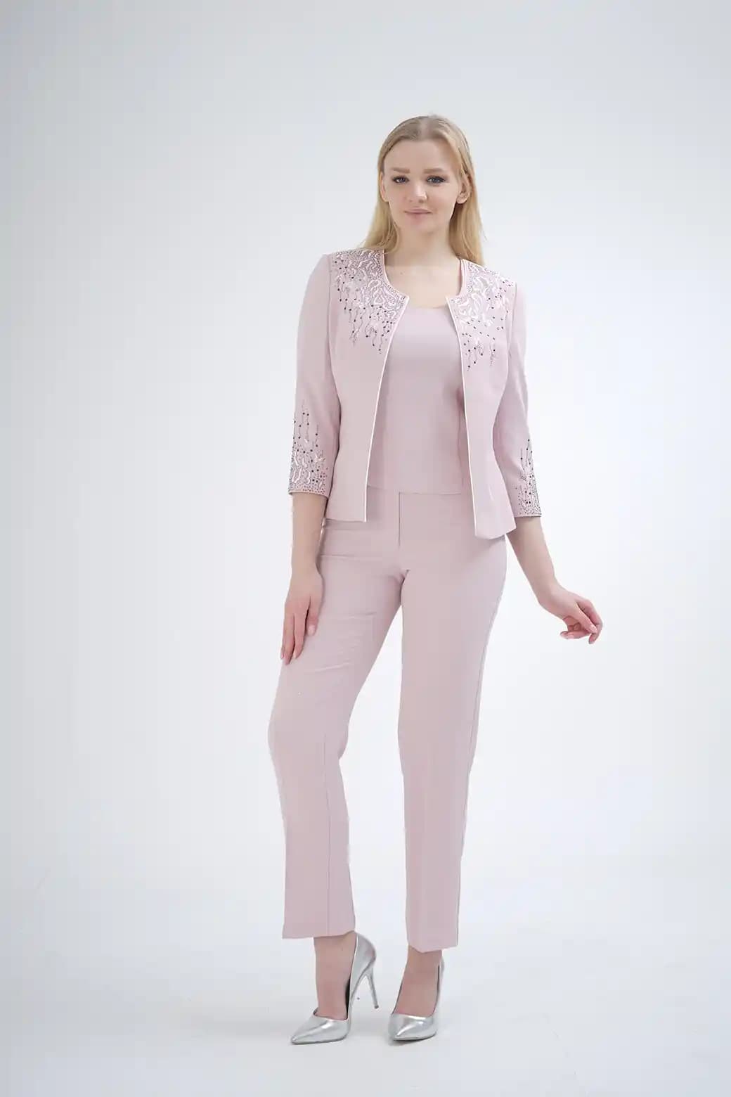 Kadınlar İçin Güncel Takım Modelleri ve Stil Önerileri 2023