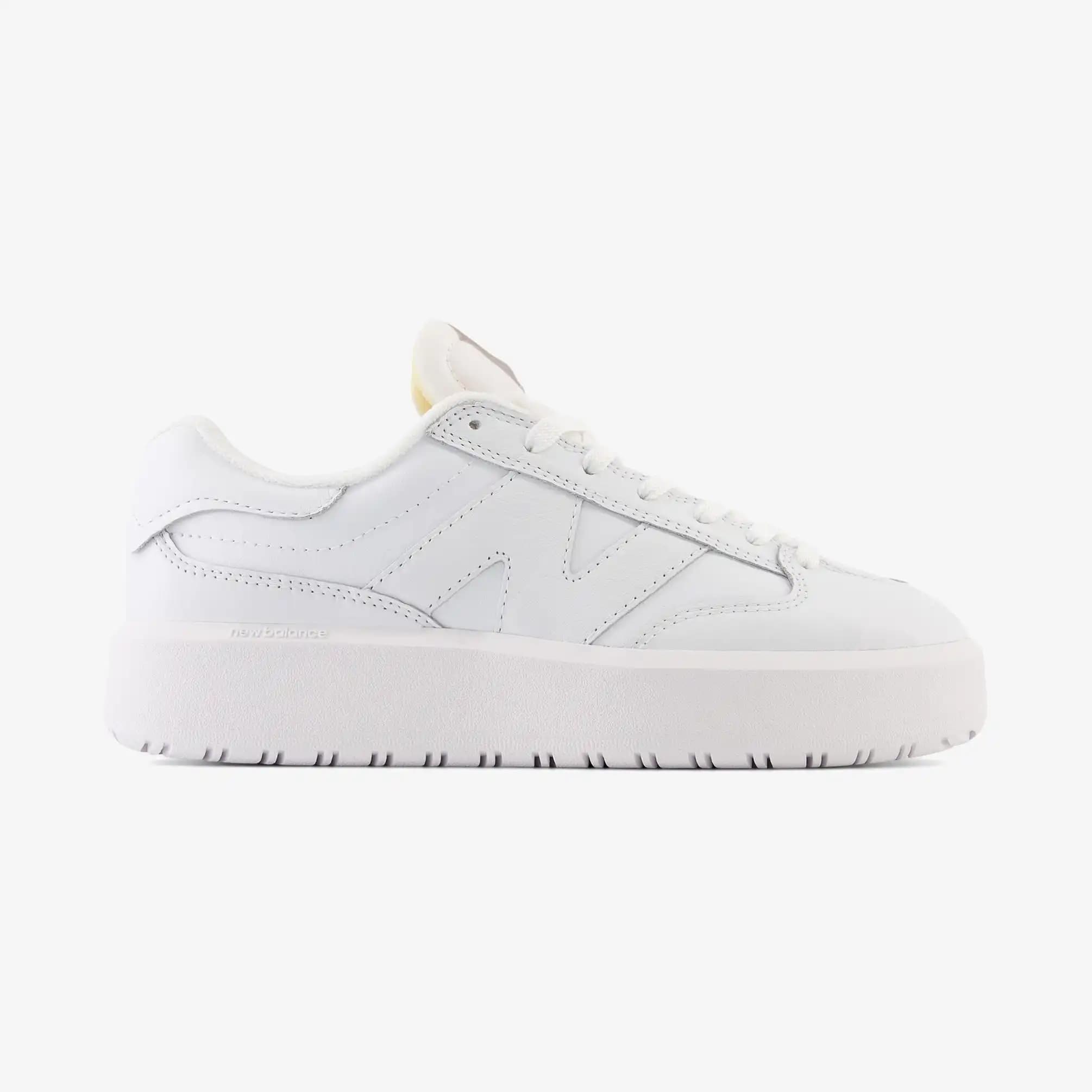 Kadınlar İçin Modern ve Konforlu New Balance CT302 Spor Ayakkabısı Rehberi