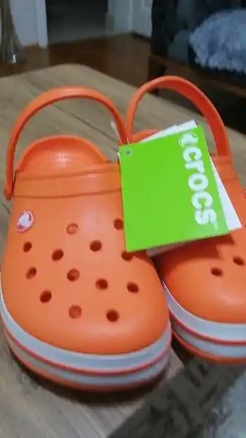 Kadınlar İçin Orijinal Crocs Terlikleri: Konfor ve Şıklığın Modern Buluşması