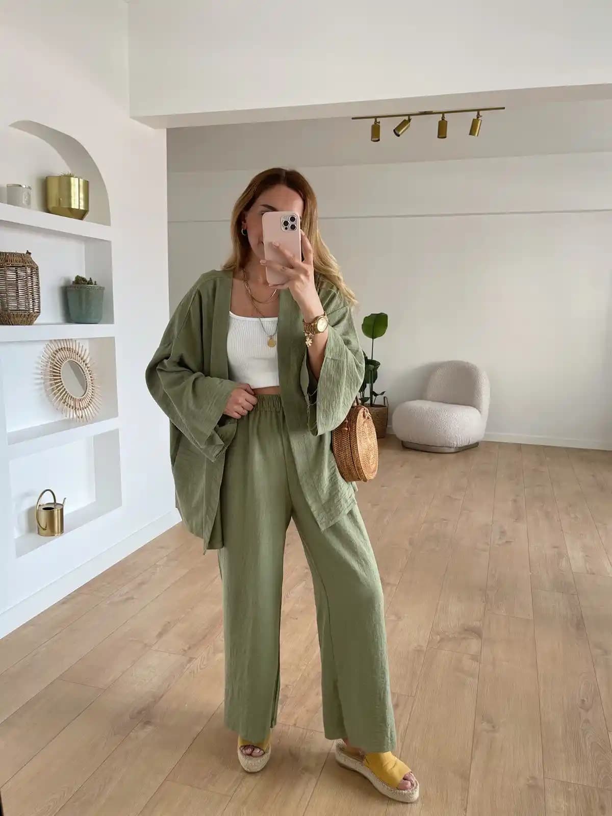Kadınlar İçin Salaş Keten Takım Trendleri ve Kombin Önerileri