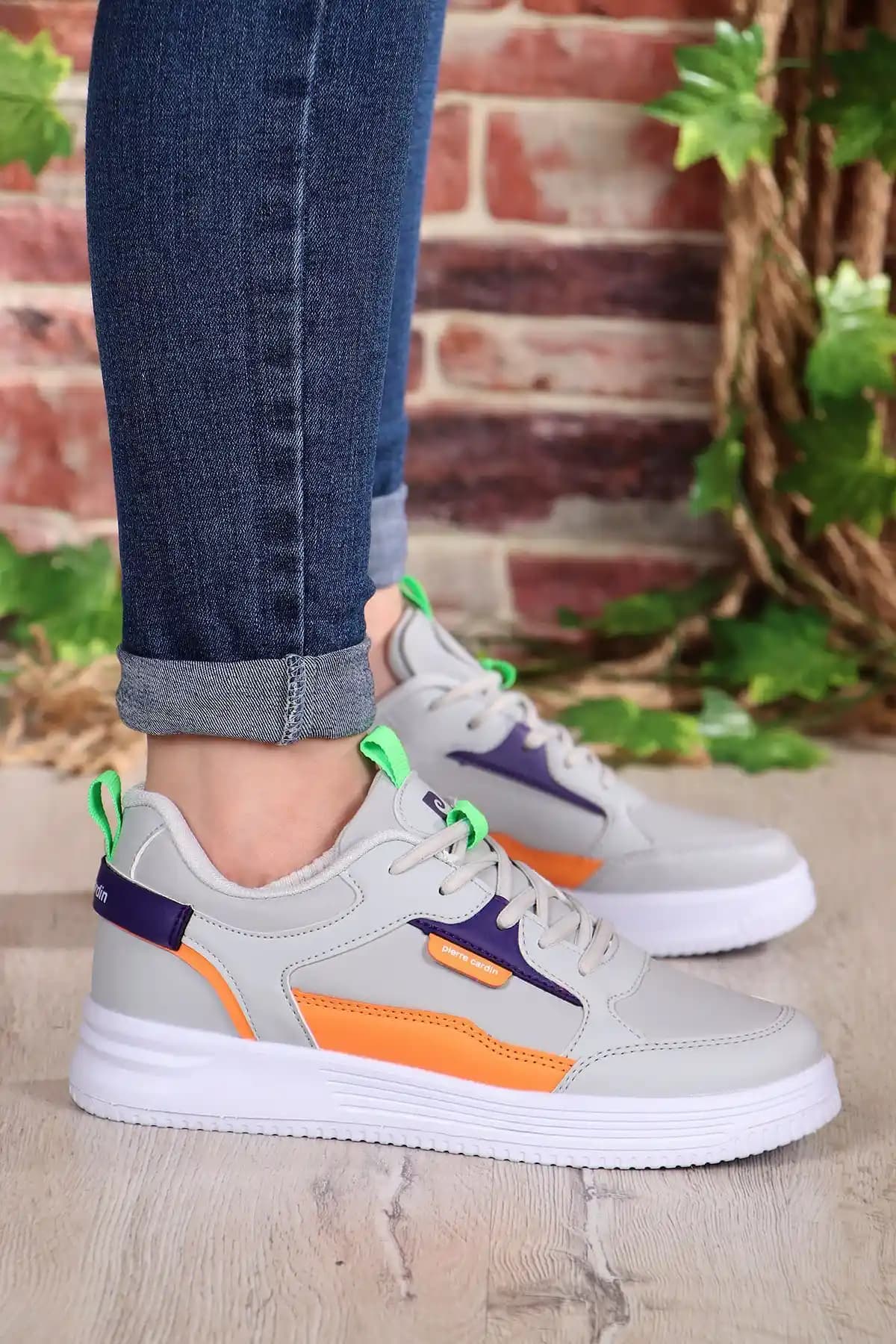 Mega Ayakkabılar Moda Dünyasında Trendler ve Kalite Arayışları Hakkında Kapsamlı Bir Rehber