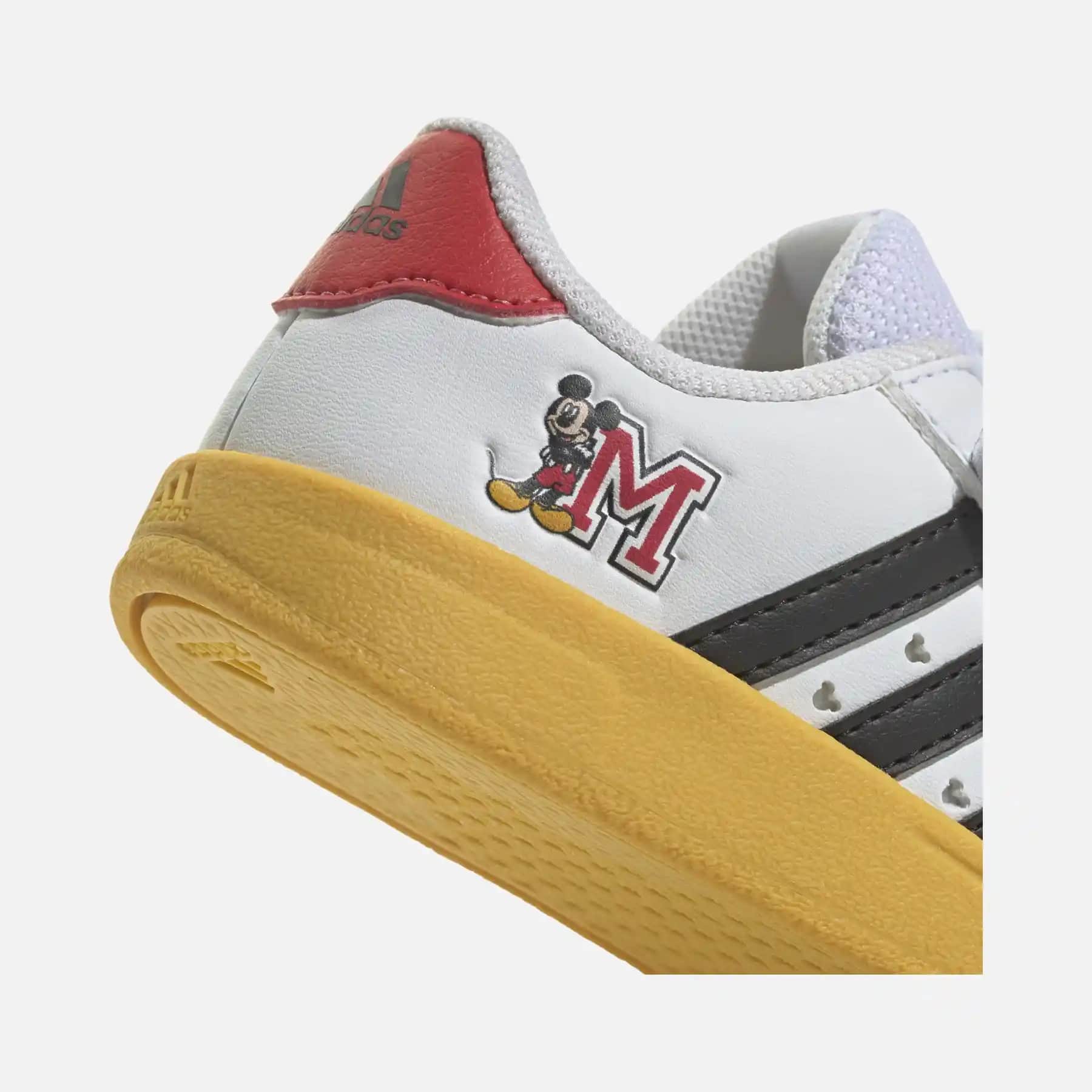 Mickey Mouse Spor Ayakkabıları: Çocuklar ve Gençler İçin Eğlenceli ve Şık Tasarımlar