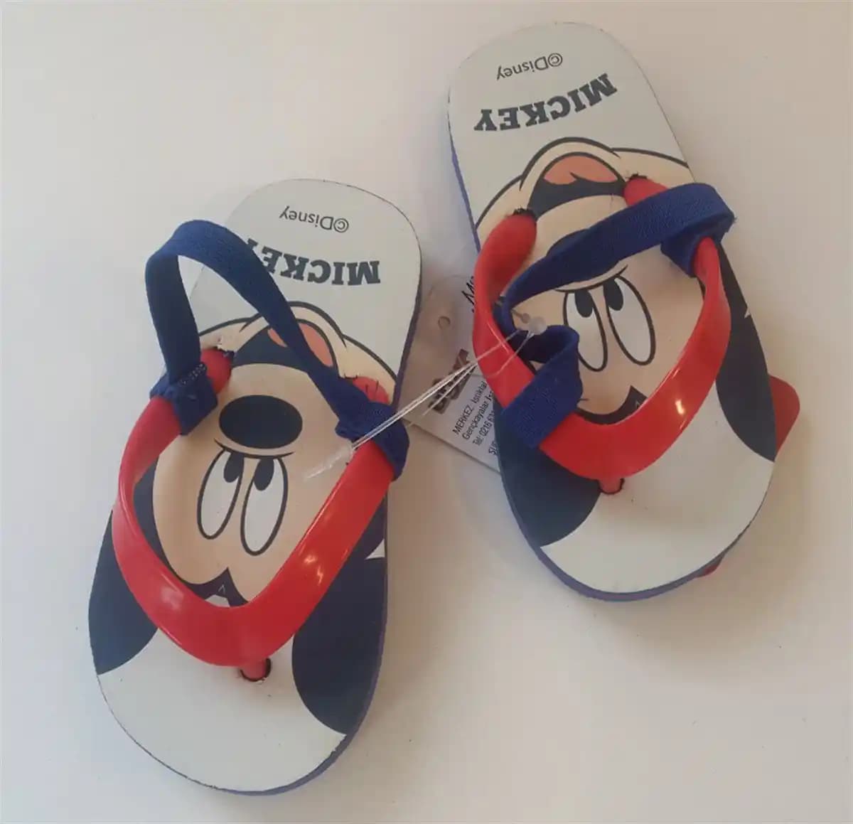 Mickey Terlikleri: Çocuk ve Yetişkinler İçin Trend ve Konforlu Moda Seçenekleri