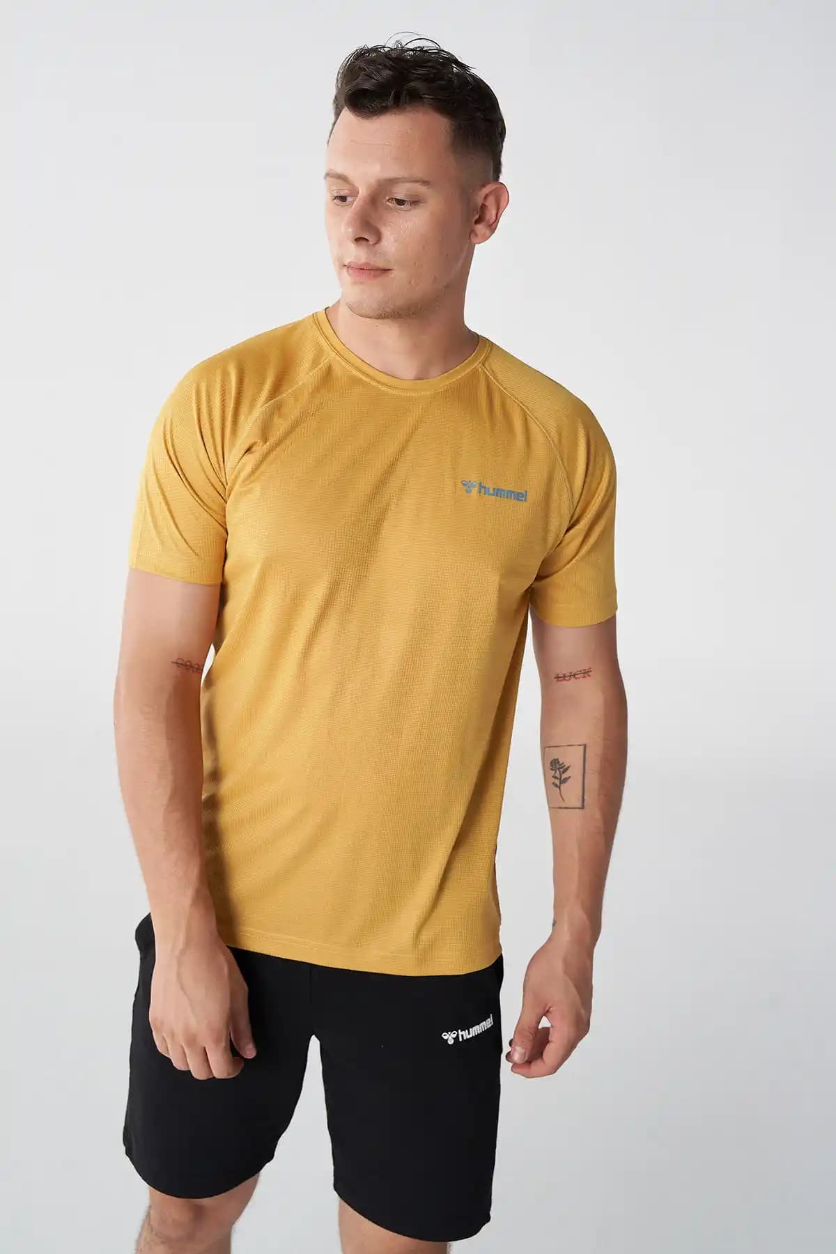 Modern ve Şık Şört Trendleri: Giyim ve Aksesuarlarla Tarzınızı Yükseltin