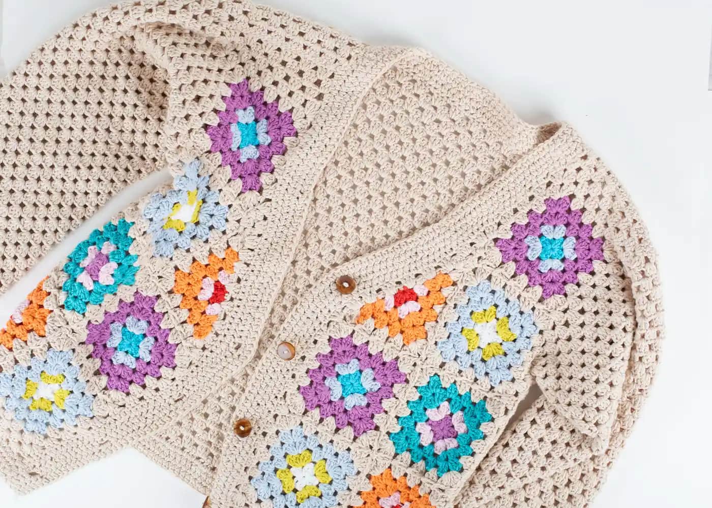 Motif Kazaklar: Stil ve Anlamın Buluştuğu Modern Moda Trendleri ve Kombin İpuçları