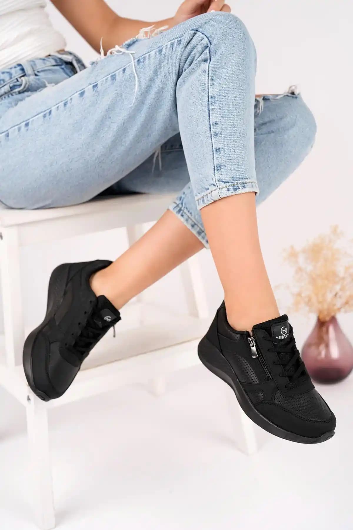 Muggo Spor Ayakkabıları: Konfor ve Şıklığı Bir Arada Sunan Modern Tasarımlar