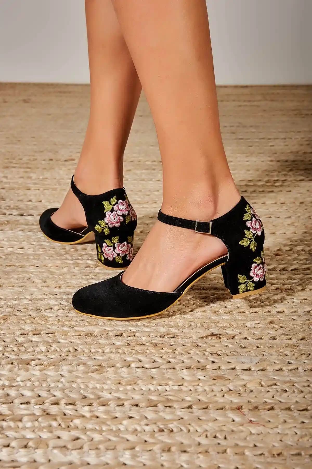 Nakışlı Ayakkabılar: Geleneksel Sanatın Modern Moda ile Buluşması ve Stil İpuçları