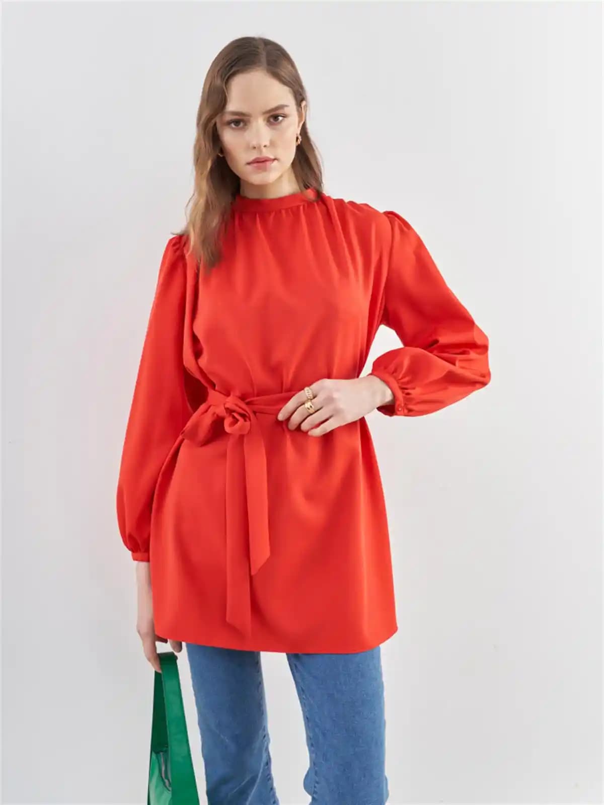 Nar Çiçeği Motifli Tunikler: Doğadan İlham Alan Şıklık ve Rahatlık Rehberi