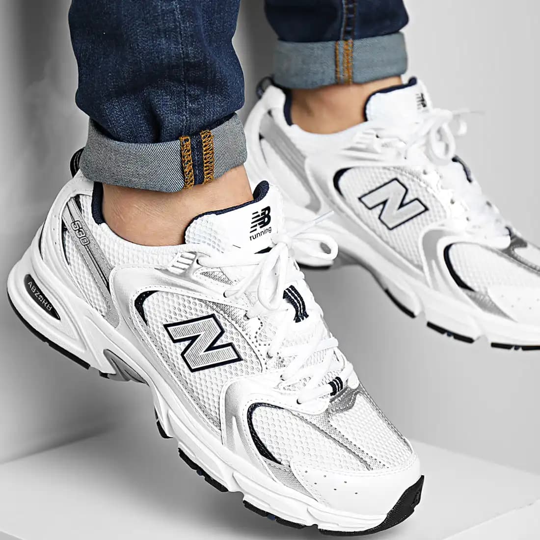 New Balance 530 Spor Ayakkabısı: Performans ve Şıklığın Modern Buluşması