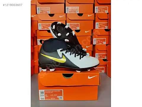 Nike 34 Numara Kramponlar: Performans ve Konforu Bir Arada Sunan Futbol Ayakkabıları