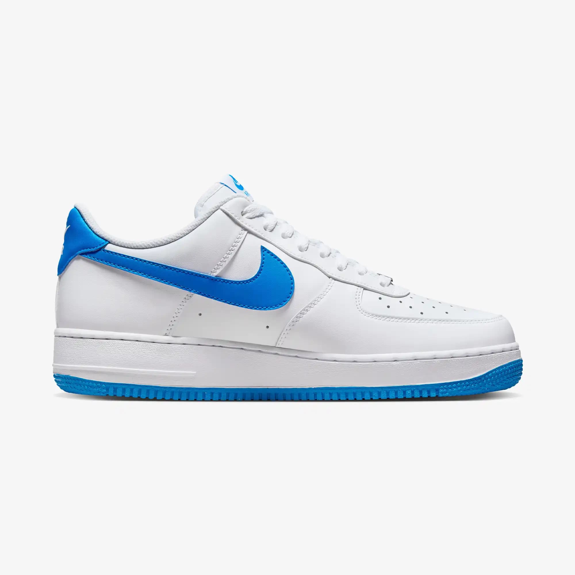 Nike Air Force 1 '07 Mavi: Modern Tasarım ve Konfor Sunan İkonik Spor Ayakkabı