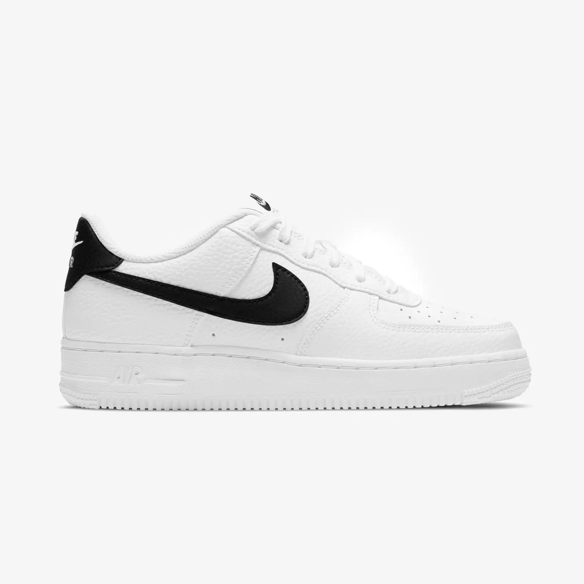 Nike Air Force Ayakkabıları: Moda ve Performansın Bir Arada Sunulduğu Güncel Seçenekler