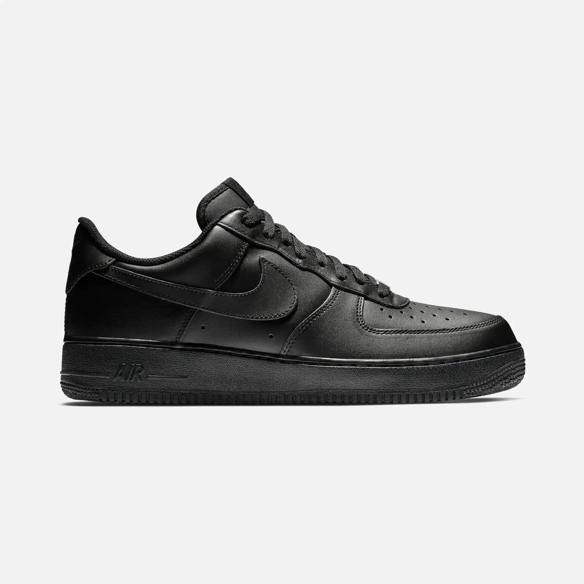 Nike Air Force Siyah: Çok Yönlü ve Zamansız Klasik Ayakkabı Seçeneği