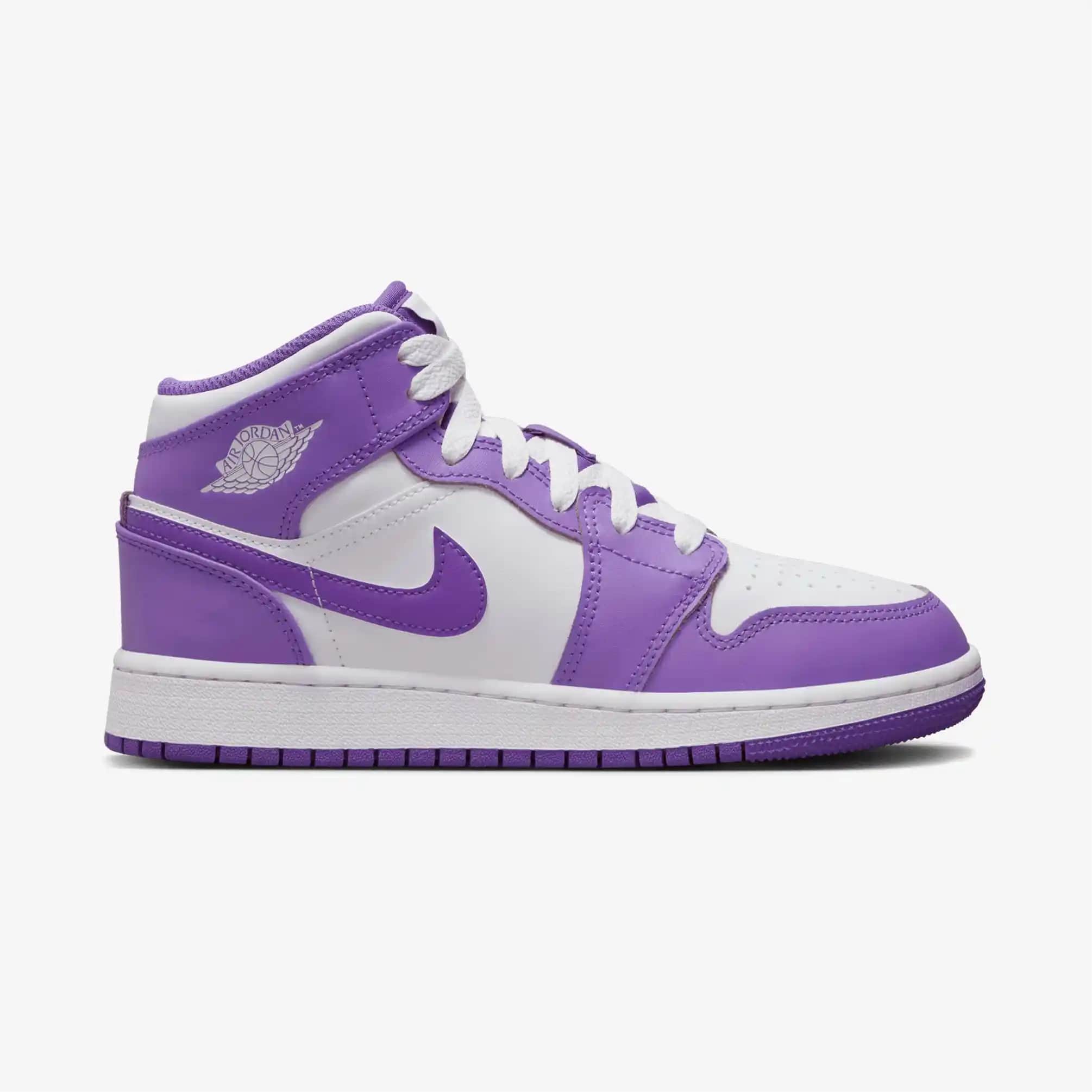 Nike Air Jordan Mor: Tasarım ve Performansı Bir Arada Sunan Modern Spor Ayakkabısı