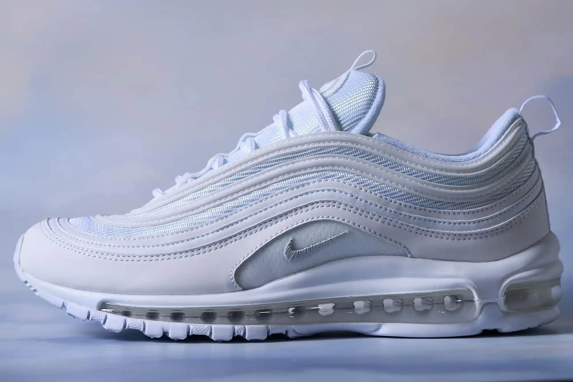 Nike Air Max 97: Modern Tasarımı ve Konforuyla Günlük ve Spor Kullanımına Uygun Ayakkabı