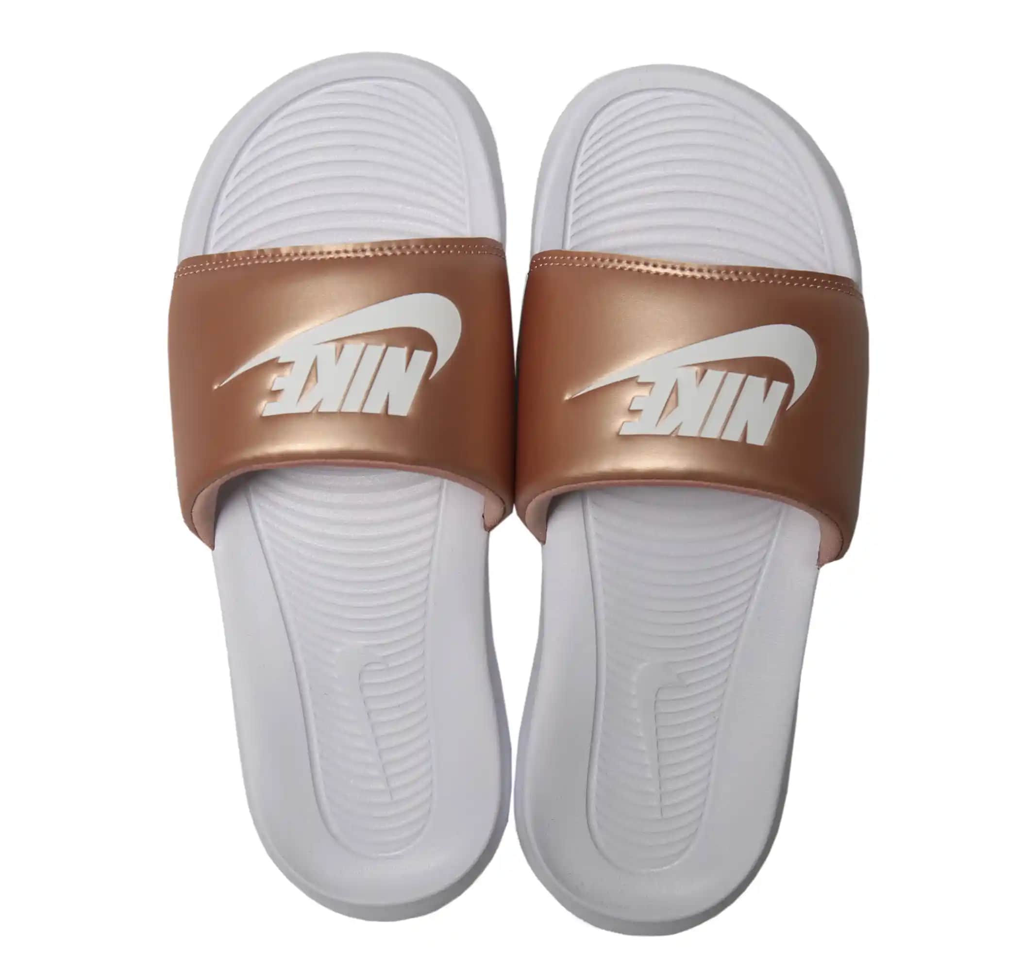 Nike Bayan Terlikleri: Güncel Trendler ve Stil Önerileriyle Şıklık ve Konfor Bir Arada