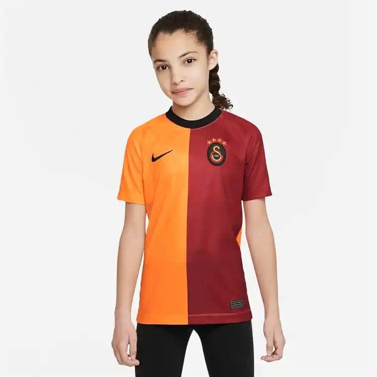 Nike Çocuk Formaları: Konfor ve Stil Sunan Dayanıklı Spor Giyim Seçenekleri