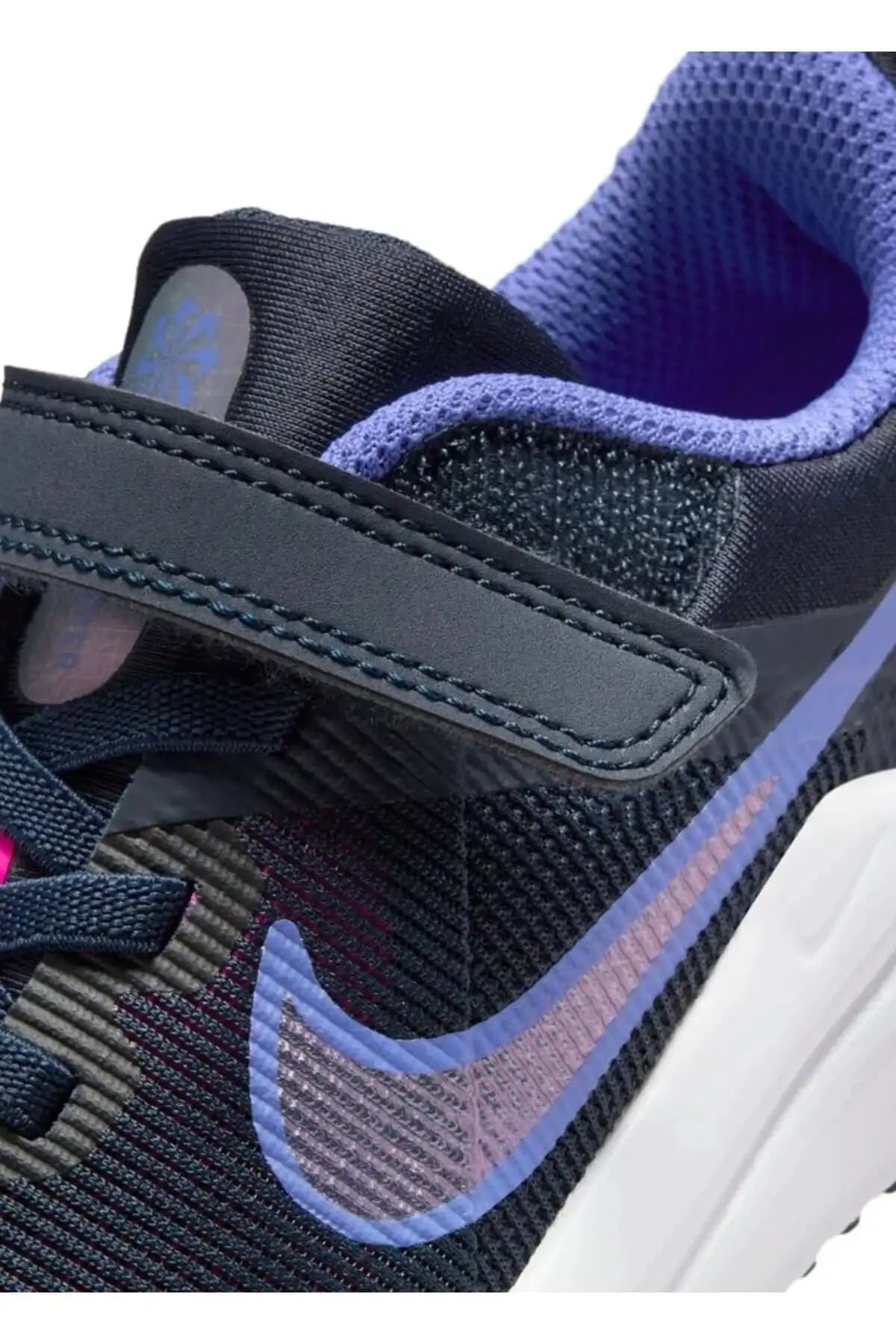 Nike Çocuk Giyim ve Aksesuarlarında Şıklık ve Konforun Birleşimi