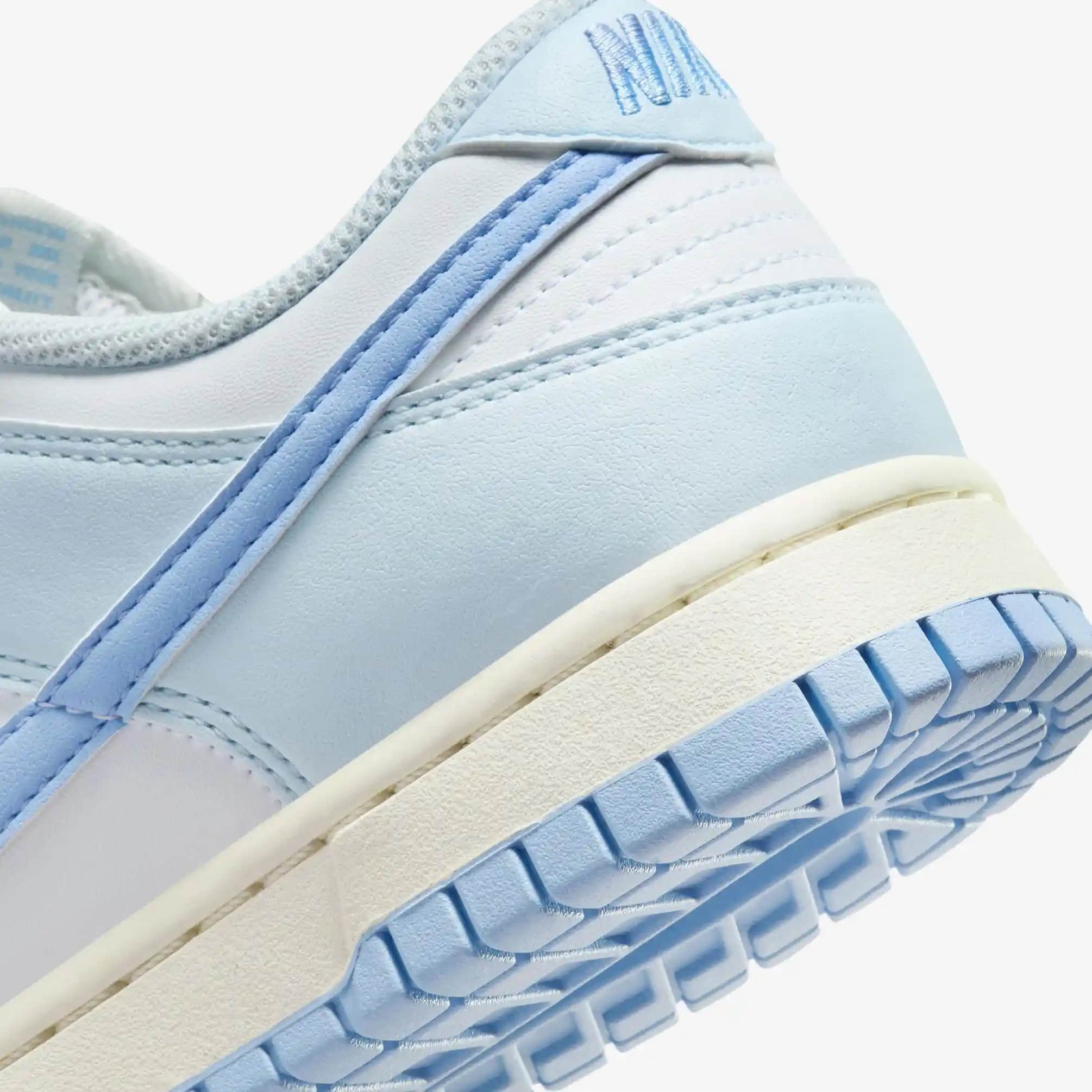 Nike Dunk Kadın Modelleri: Şıklık ve Konforu Bir Arada Sunan Spor Ayakkabılar