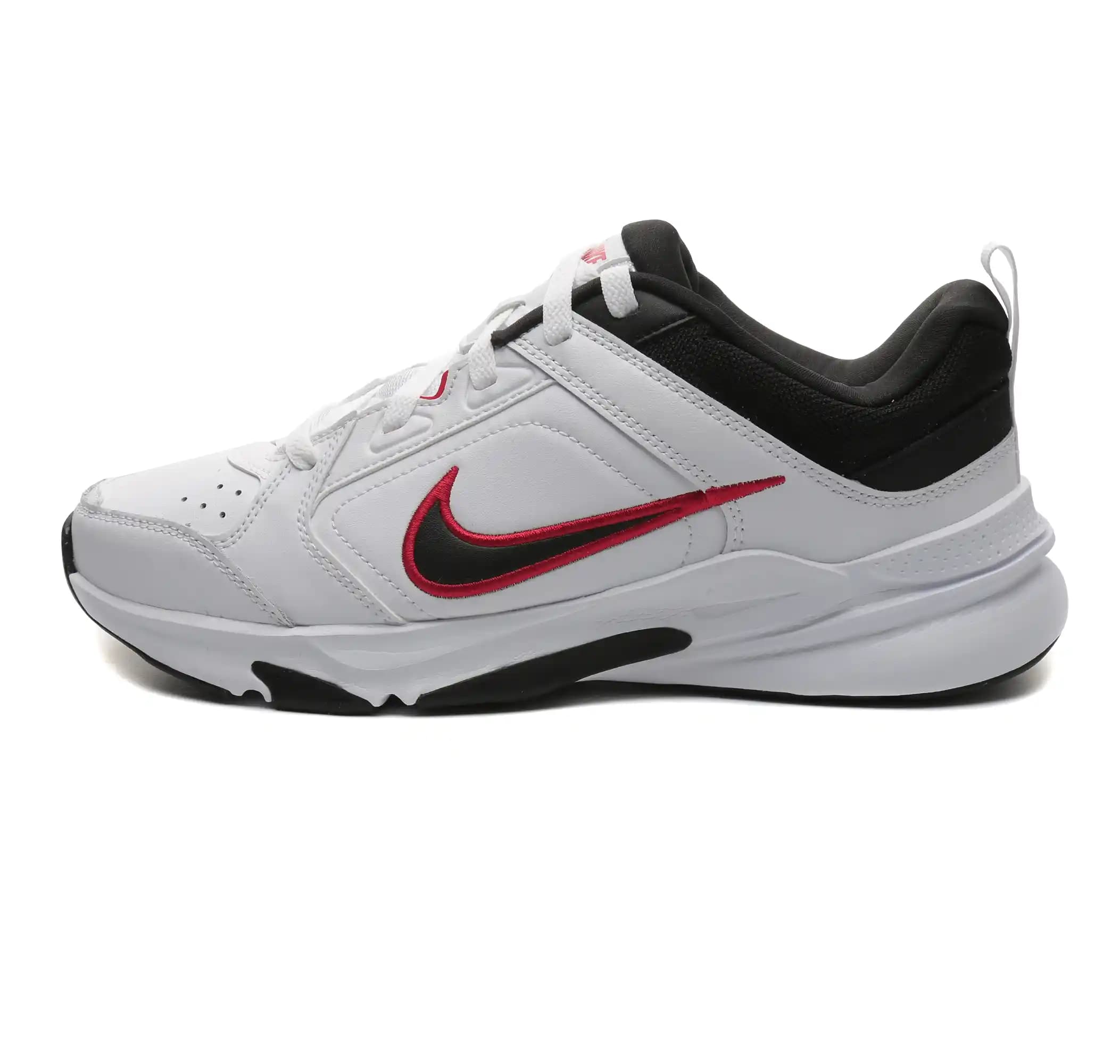 Nike Erkek Giyim ve Aksesuarlarında Şıklık ve Konforun Güncel Trendleri ve Stil İpuçları