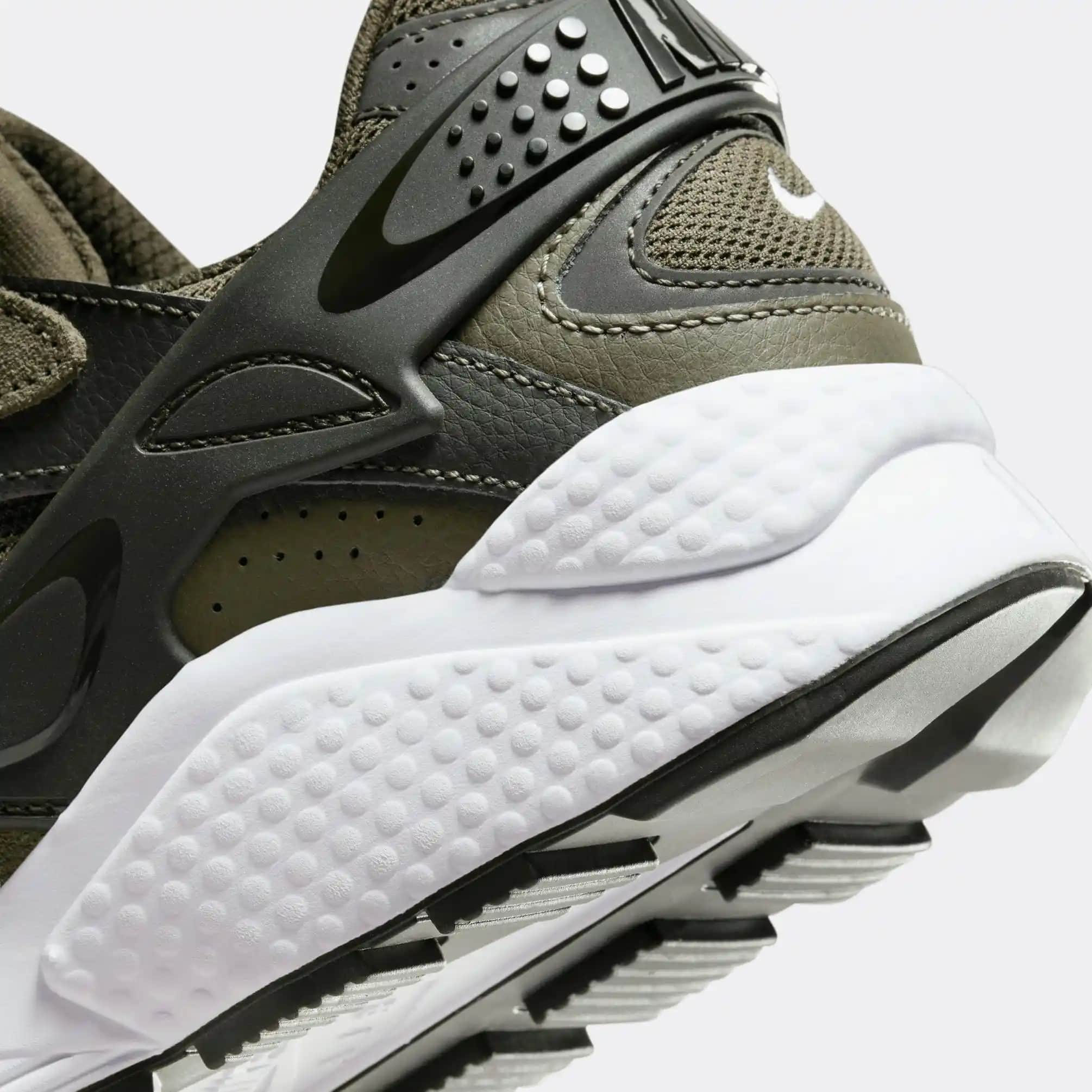 Nike Erkek Koşu Ayakkabıları: Performans ve Stil Sunan Seriler ve Seçim İpuçları