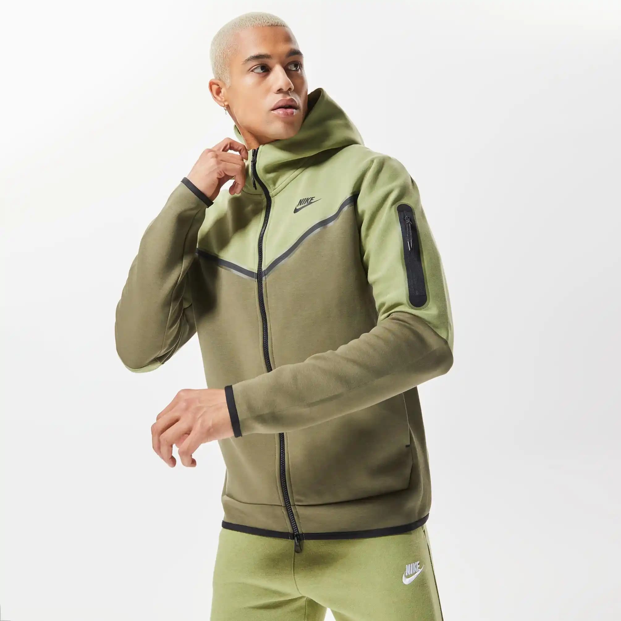 Nike Erkek Tech Fleece: Güncel Spor ve Günlük Giyim Trendlerinin Öncüsü